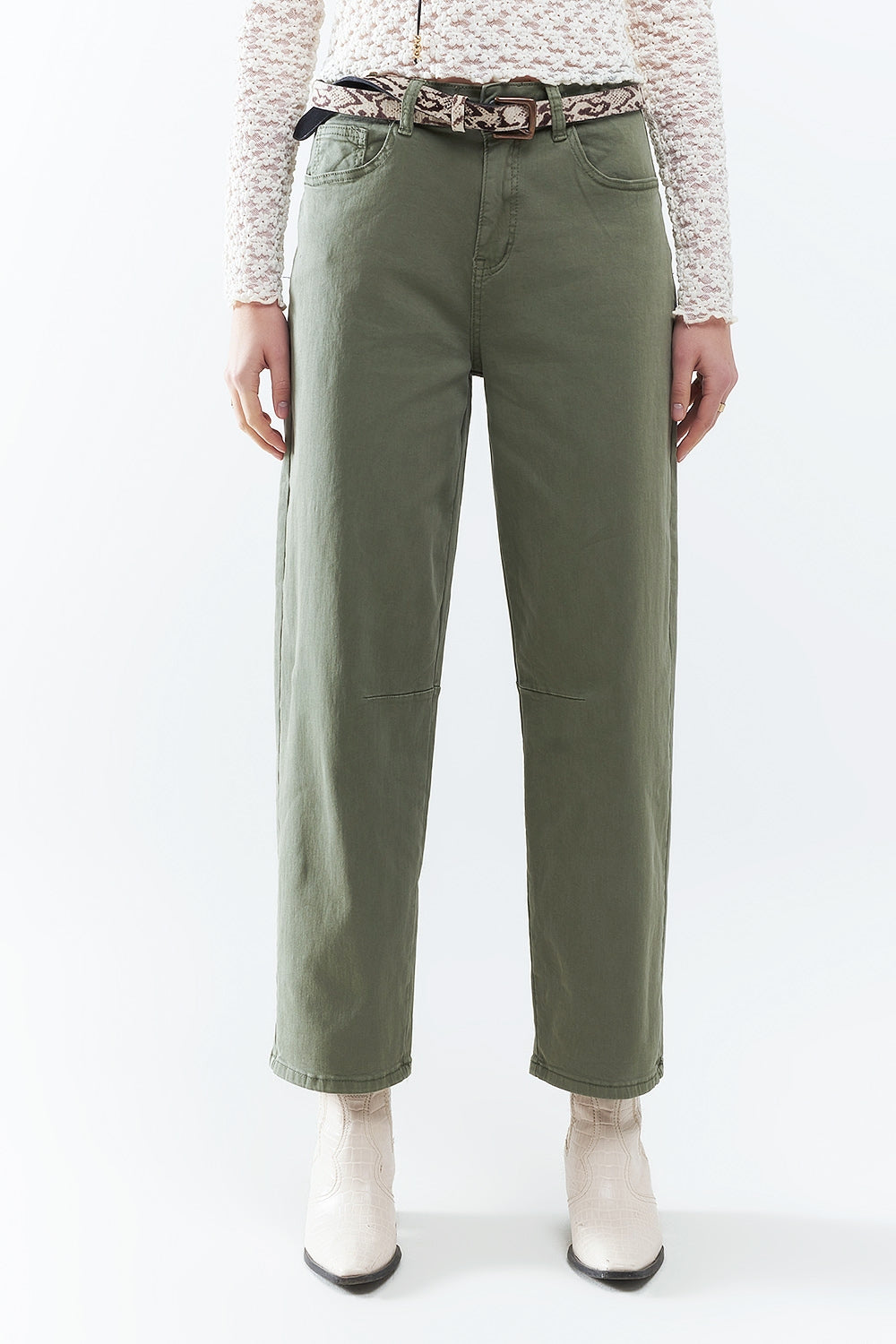 Q2 Pantalones rectos hasta el tobillo en caqui con detalle de costura en la rodilla