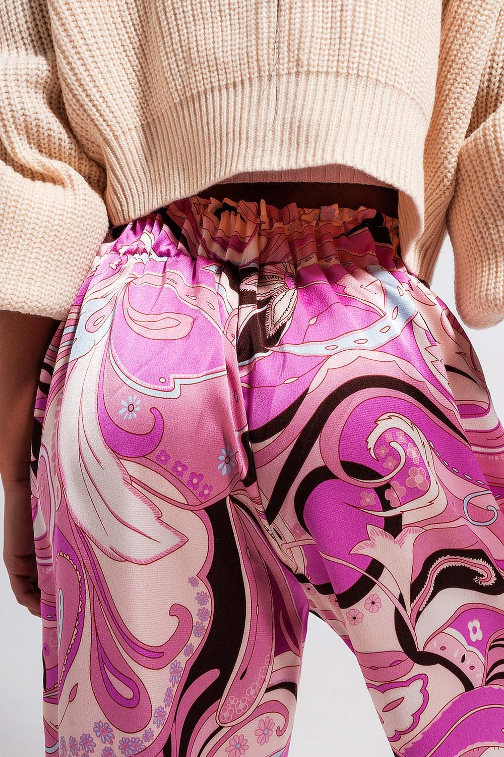 Pantalones rosa de pernera ancha con cinturón Q2