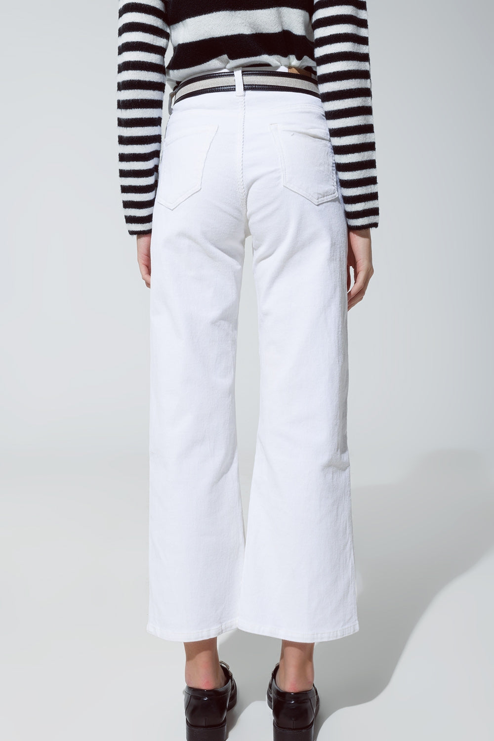 Pantalones tobilleros de pana en blanco Q2