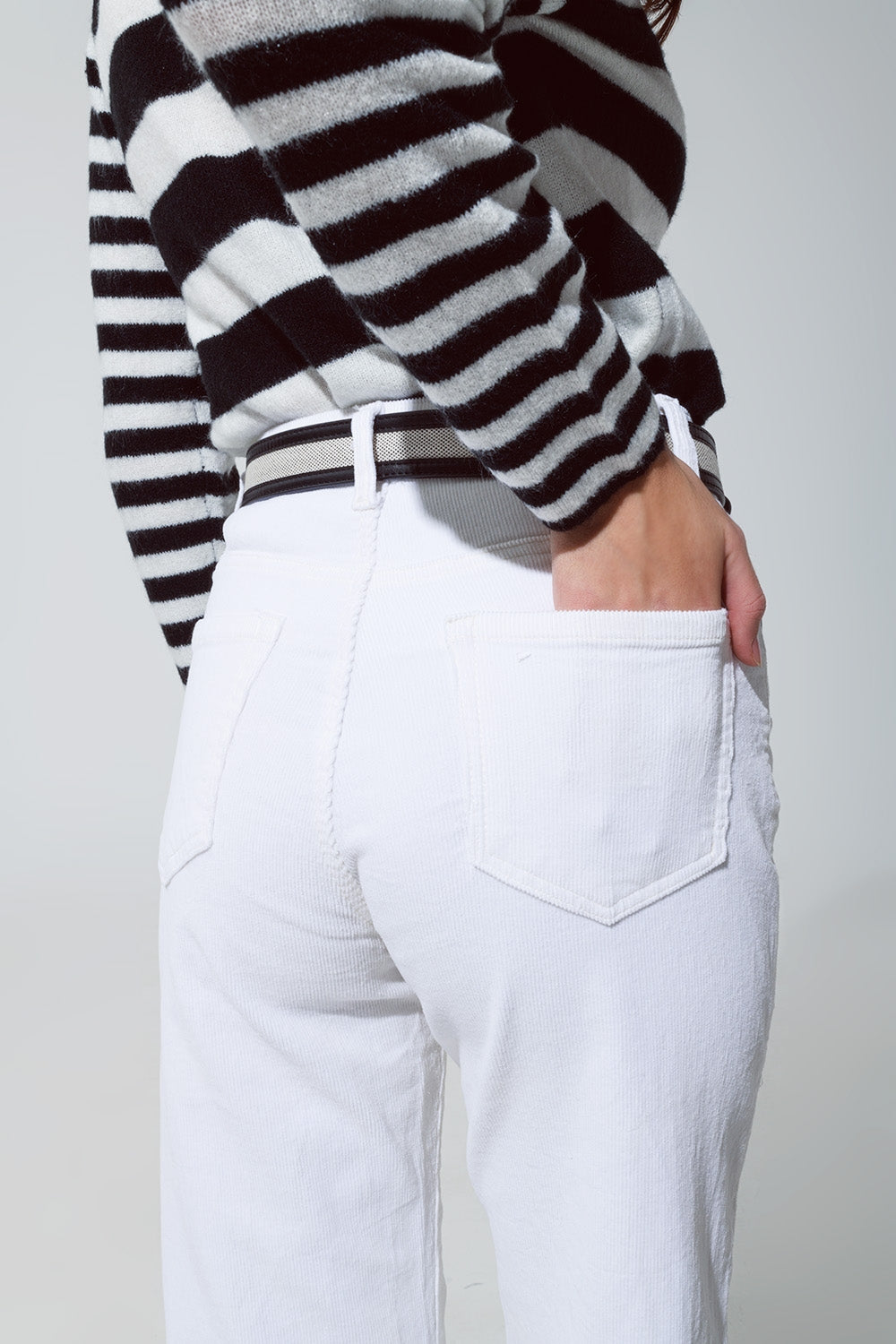 Pantalones tobilleros de pana en blanco Q2