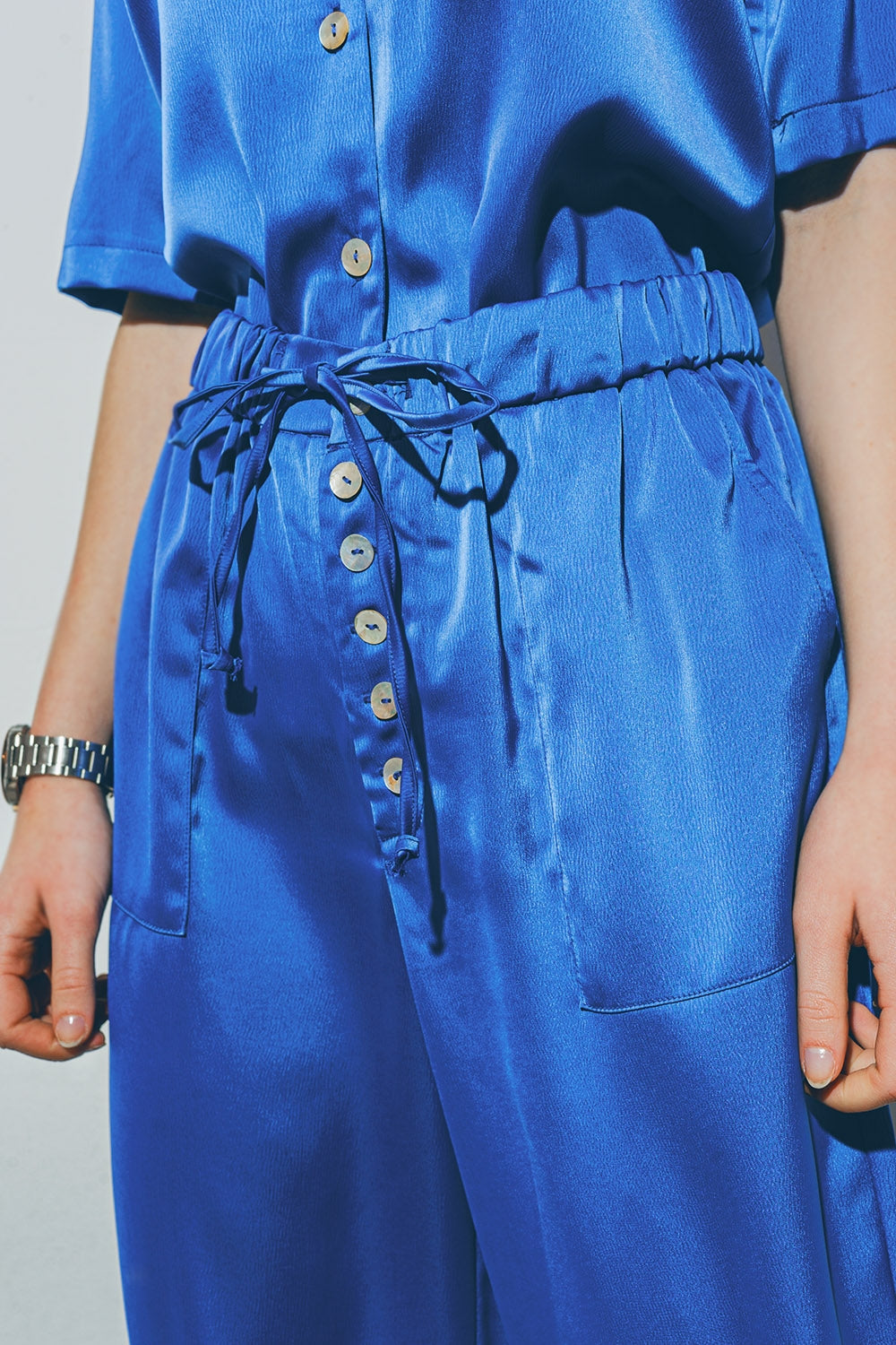 Pantalones tobilleros de Satén en Azul Q2