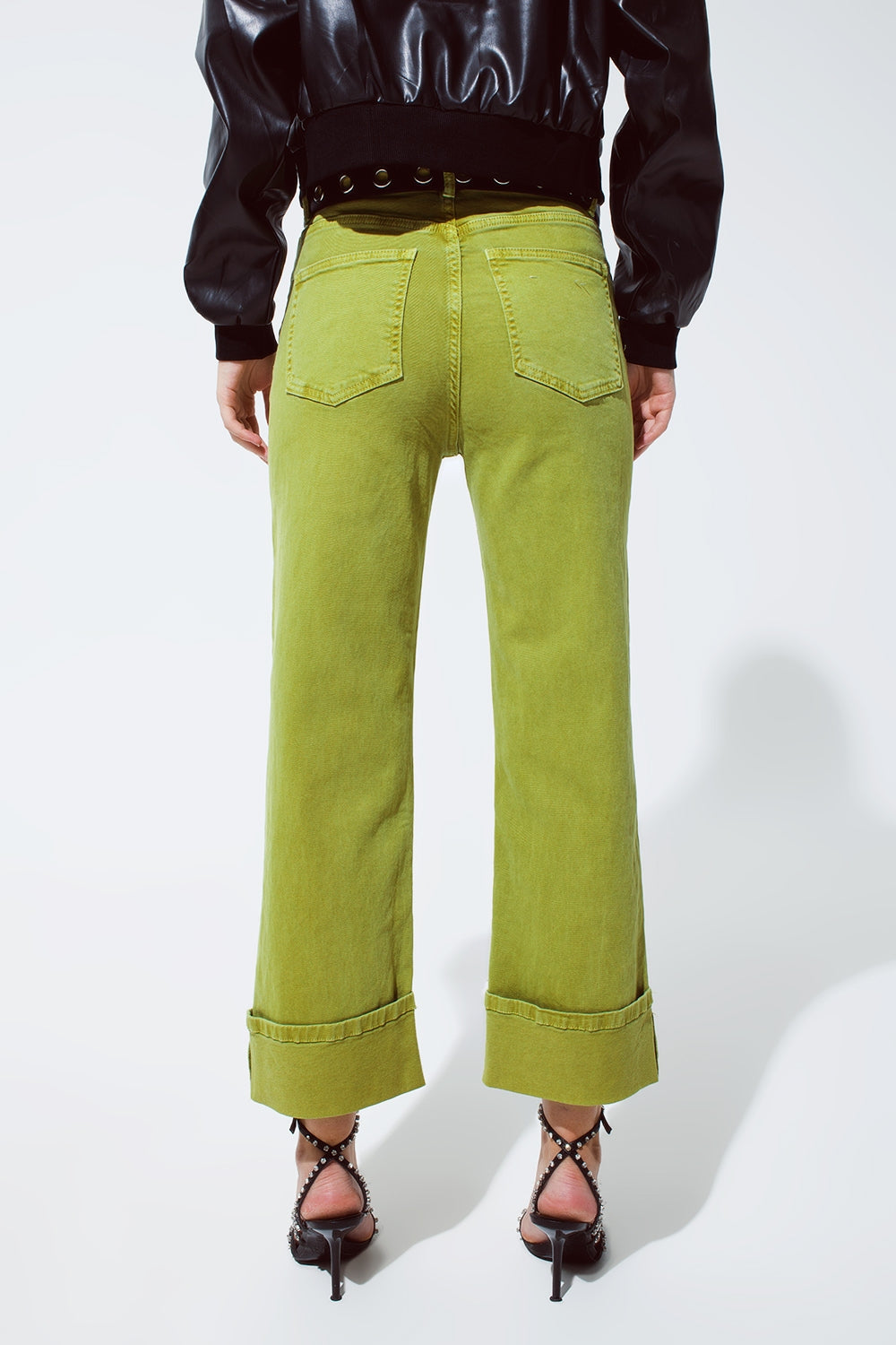 Pantalones vaqueros de pierna recta con dobladillo cortado en verde oliva Q2