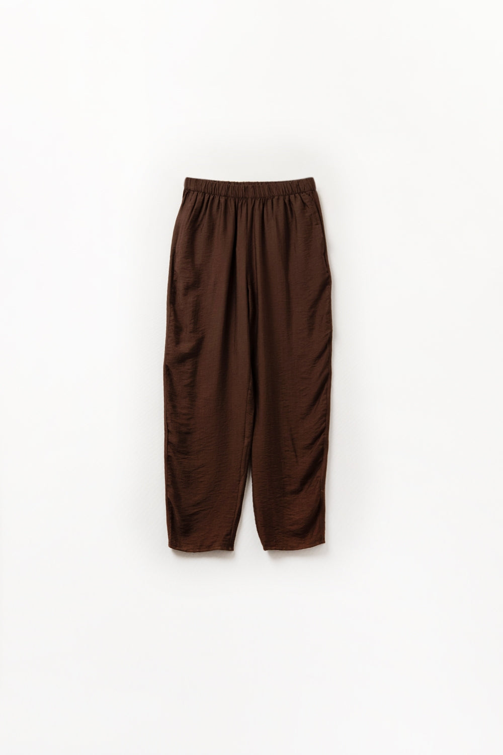 Pantalones veraniegos con cintura elástica y bolsillos en marrón Q2