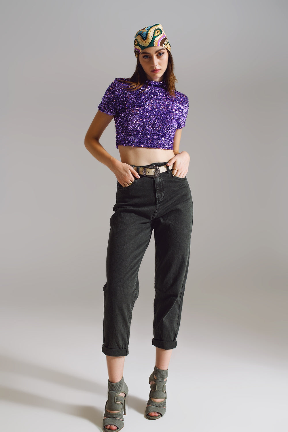 Pantalones verdes caqui y holgados con detalle de bolsillo en la cintura Q2