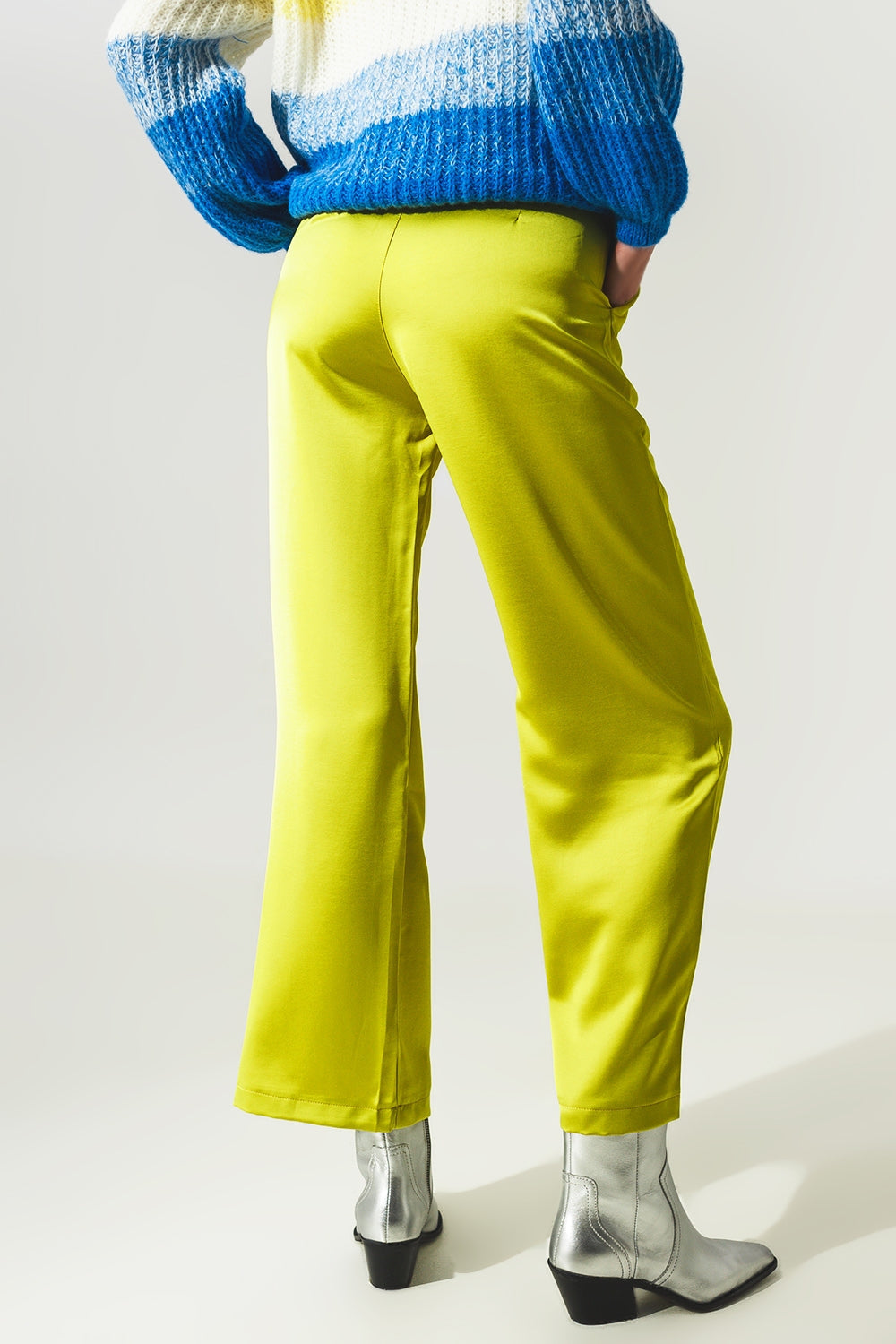 Pantalones verdes lima de pernera ancha de satén Q2