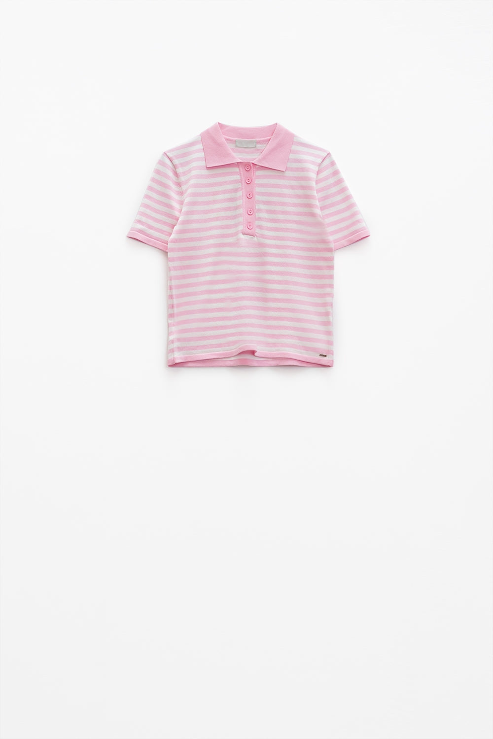 Polo blanco de manga corta con rayas rosa claro y detalles de botones frontales Q2