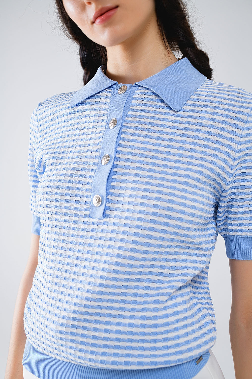 Polo De Manga Corta Azul Con Rayas Blancas Q2