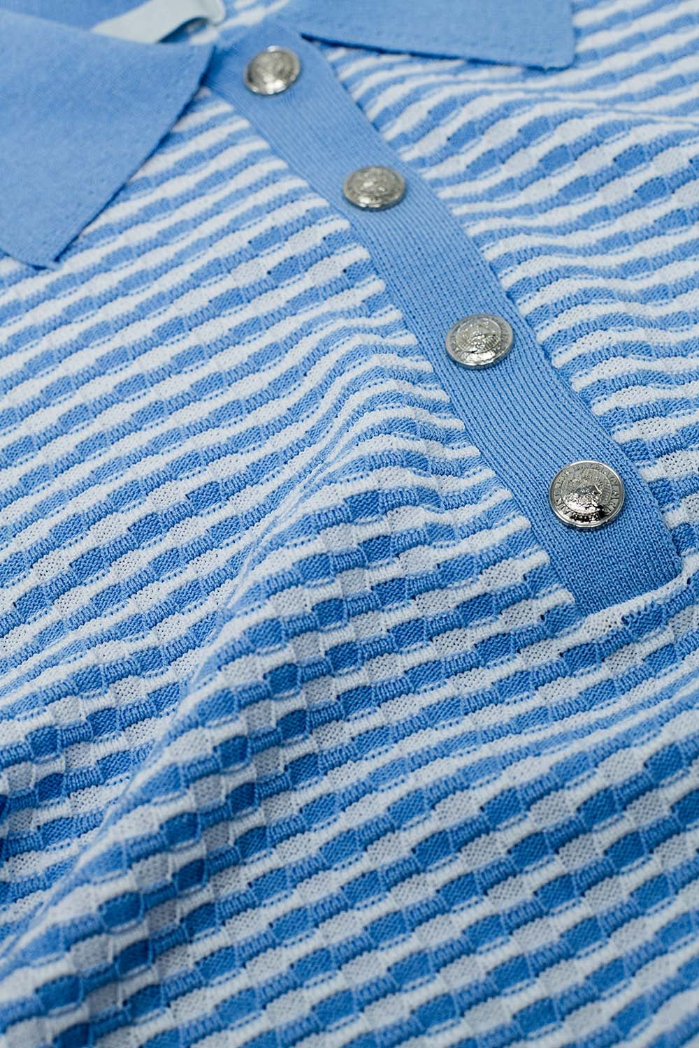 Polo De Manga Corta Azul Con Rayas Blancas Q2