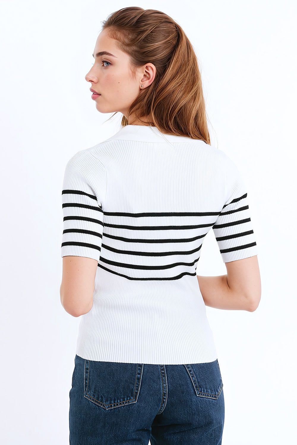 Polo de rayas con detalle de botones en blanco Q2