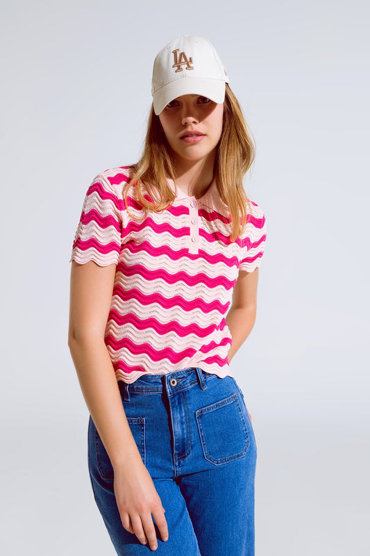Q2 Polo rosa con rayas onduladas fucsia