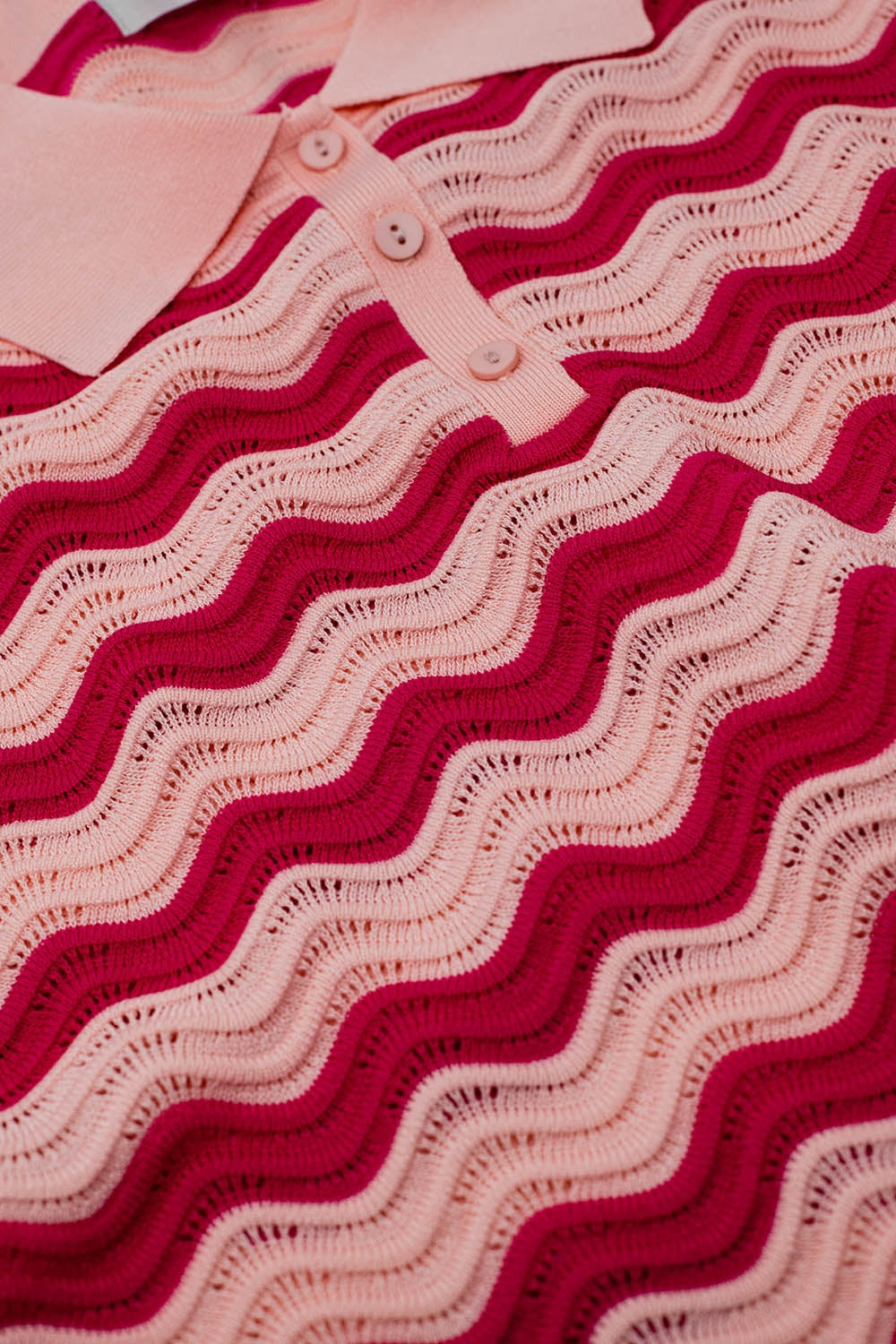Polo rosa con rayas onduladas fucsia Q2
