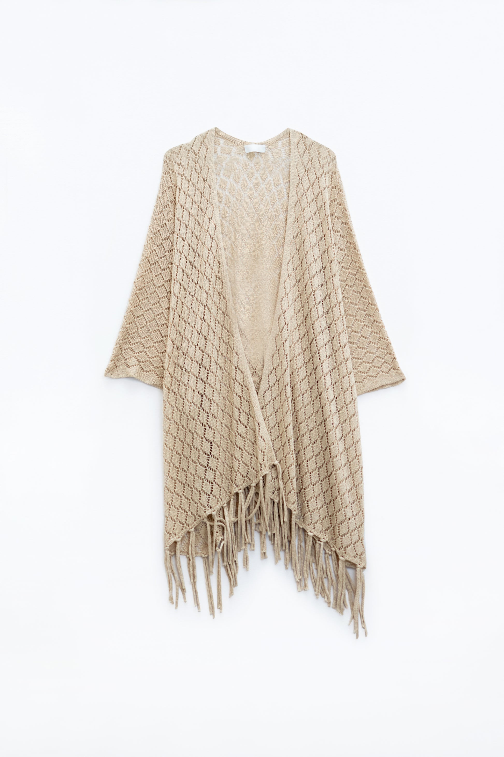 Q2 Rebeca beige abierta con extremos de flecos y mangas 3/4