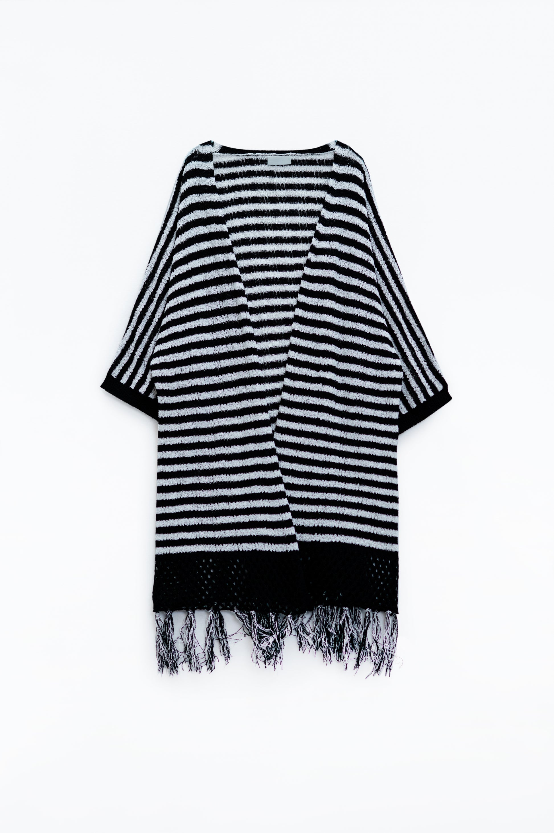 Q2 Rebeca Negra Estilo Boho Con Punto Pointelle A Rayas Y Detalles De Flecos