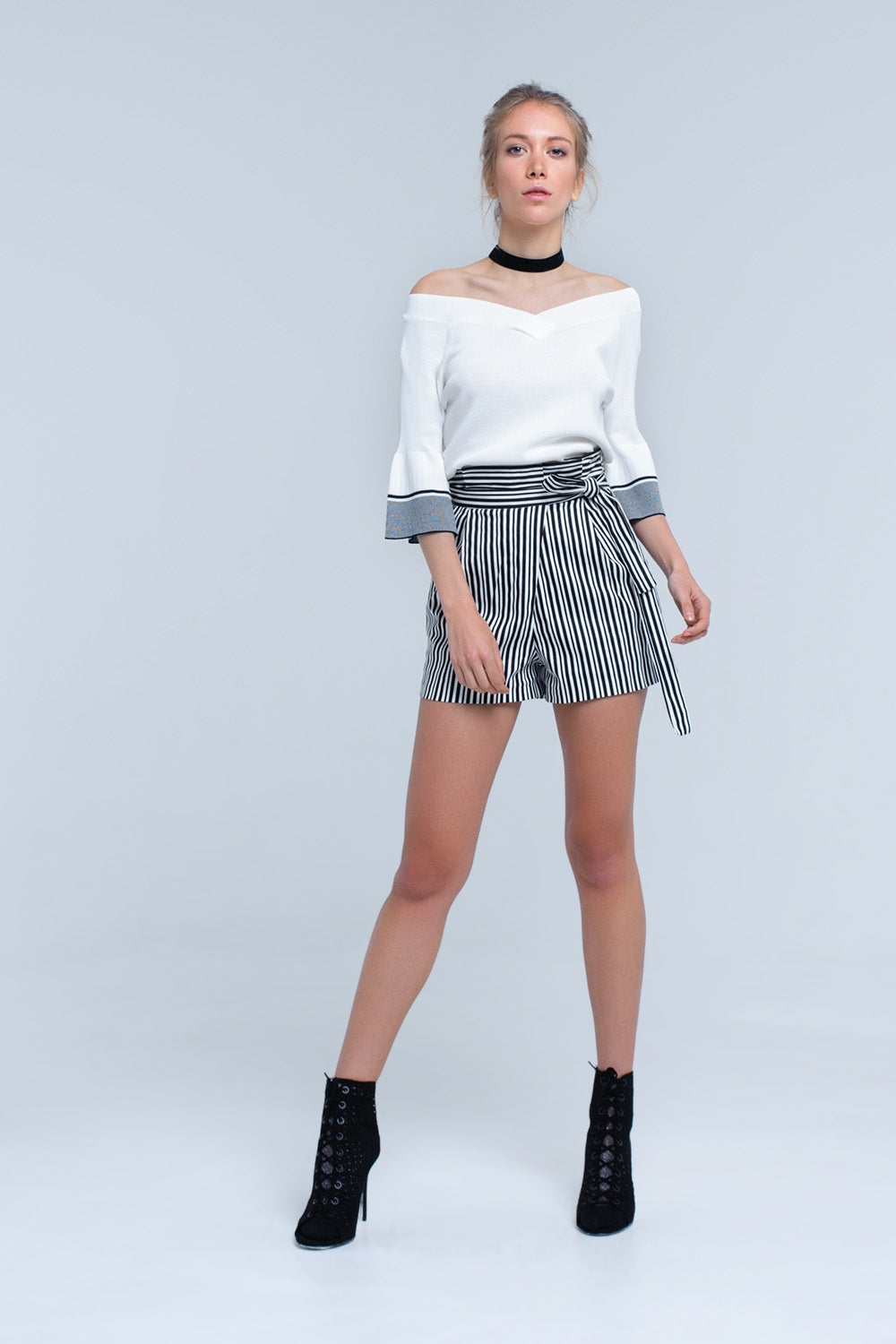 Short a rayas negras con cintura alta Q2