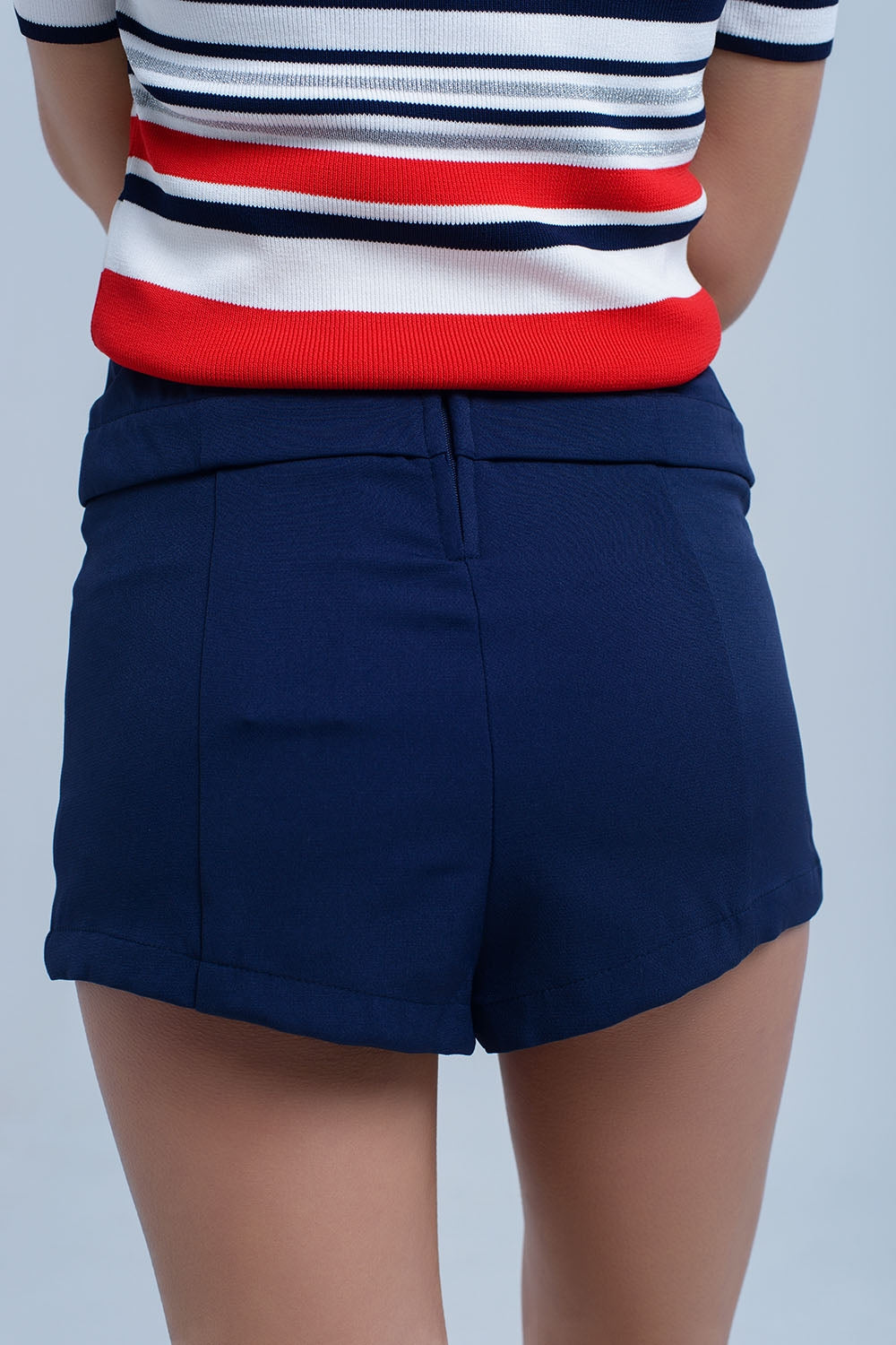 Short marino con detalle anudado Q2