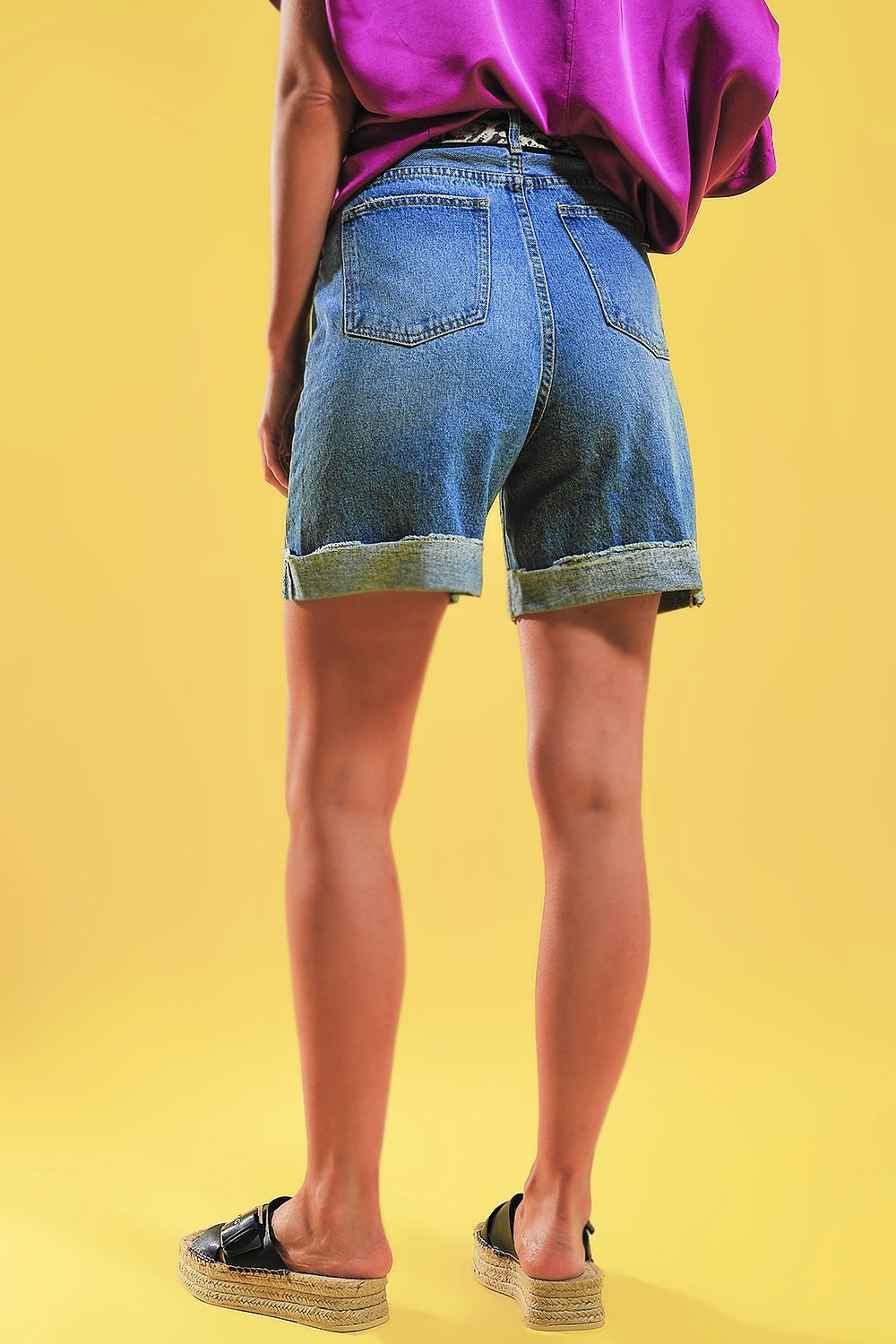 Shorts azules con botones en la parte delantera Q2