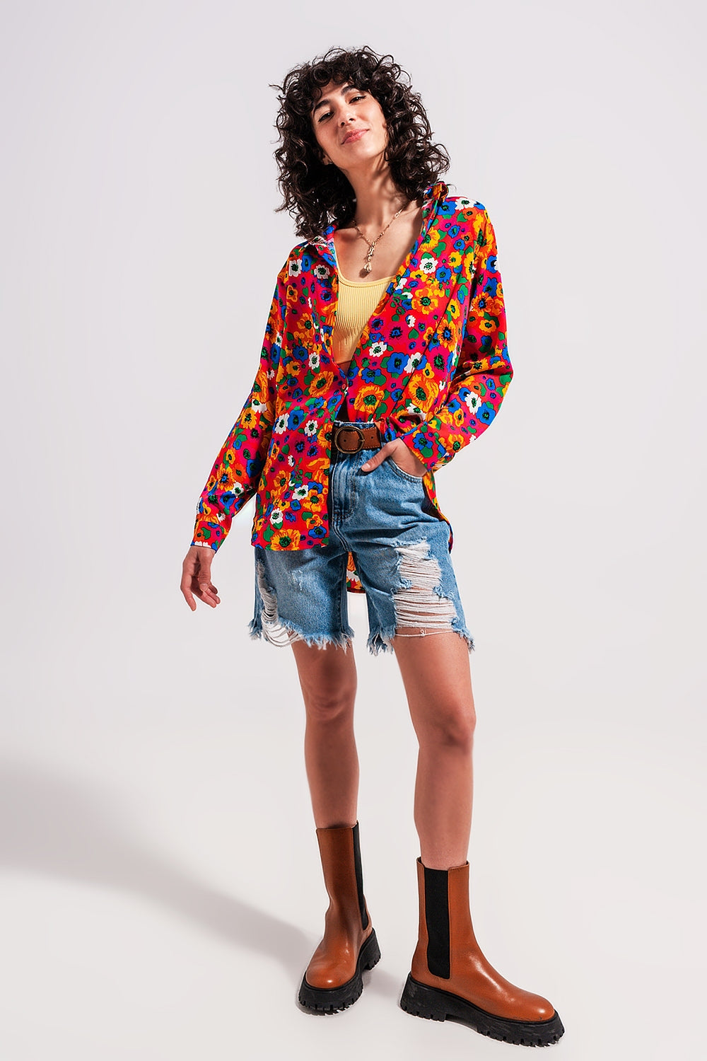 Shorts vaqueros azul claro con detalles deshilachados Q2