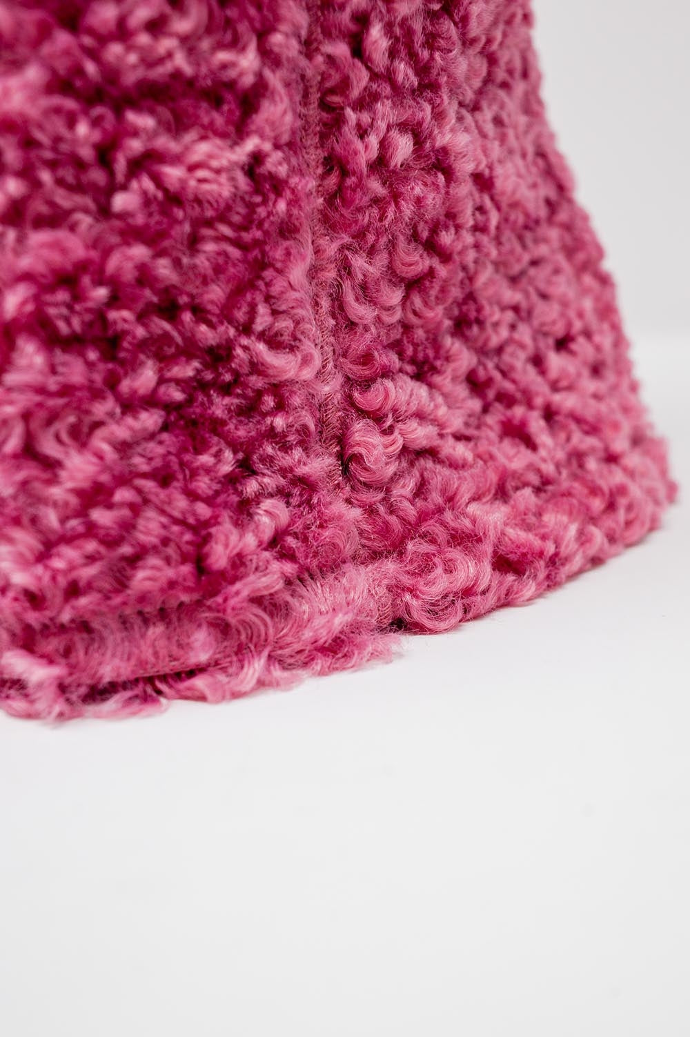 Sombrero de pescador fucsia de borreguito Q2