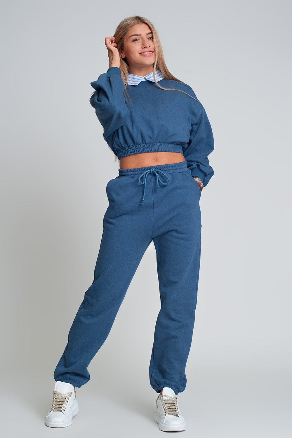 Sudadera corta deportiva en azul Q2