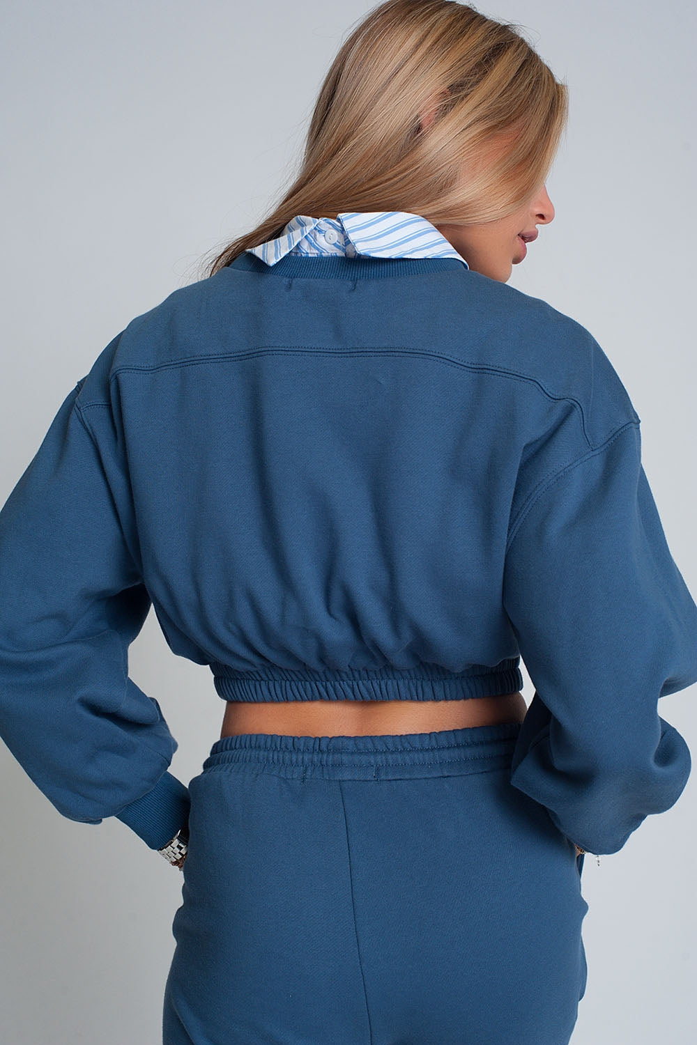 Sudadera corta deportiva en azul Q2