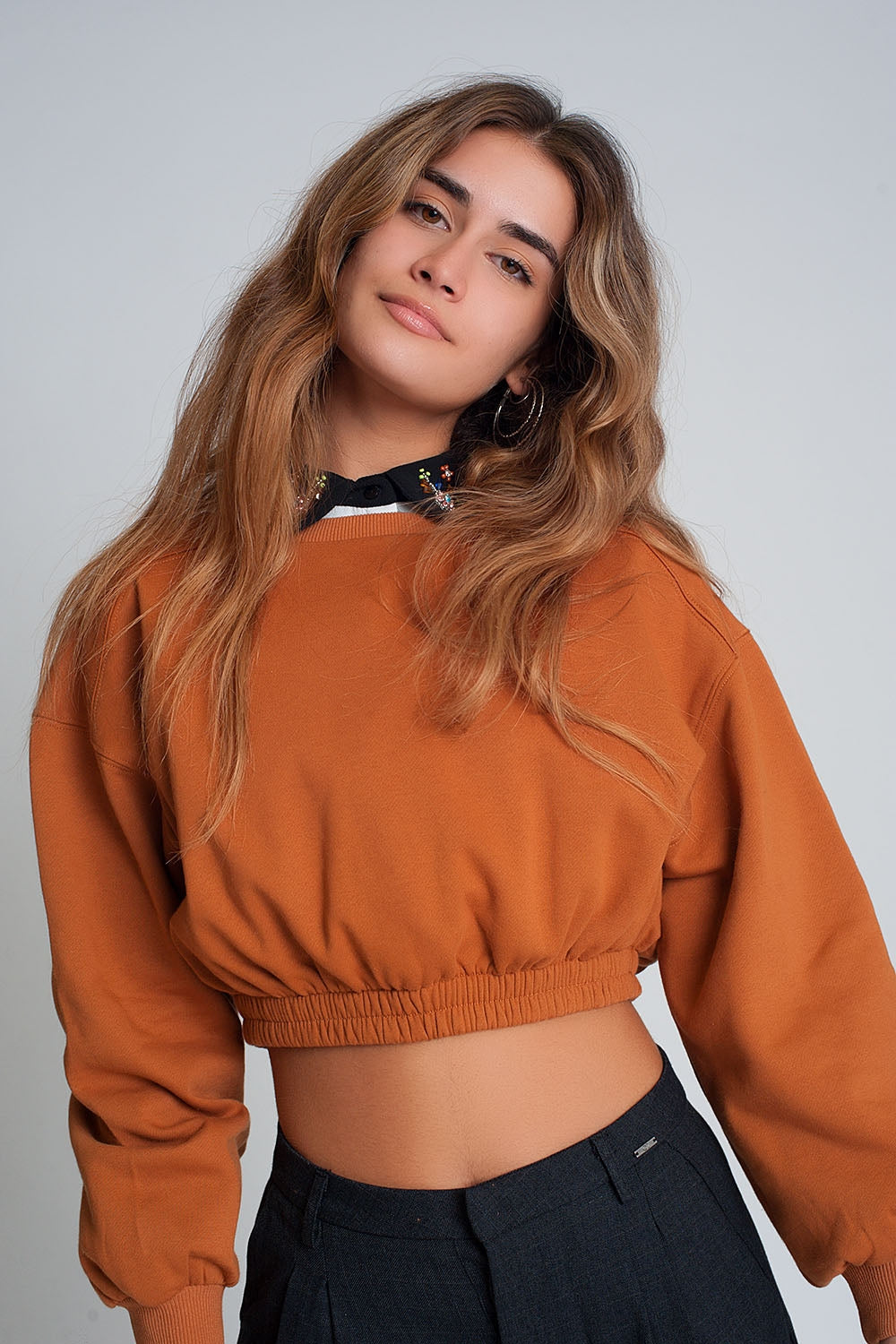 Sudadera corta deportiva en camel Q2