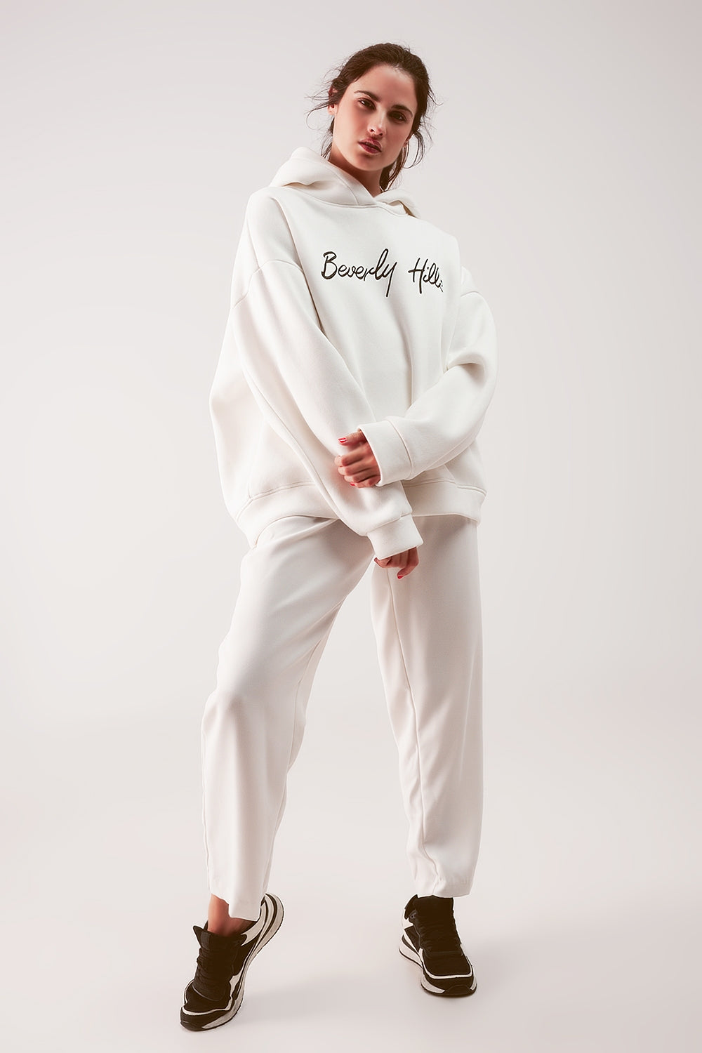 Sudadera crema con capucha estilo boyfriend Q2
