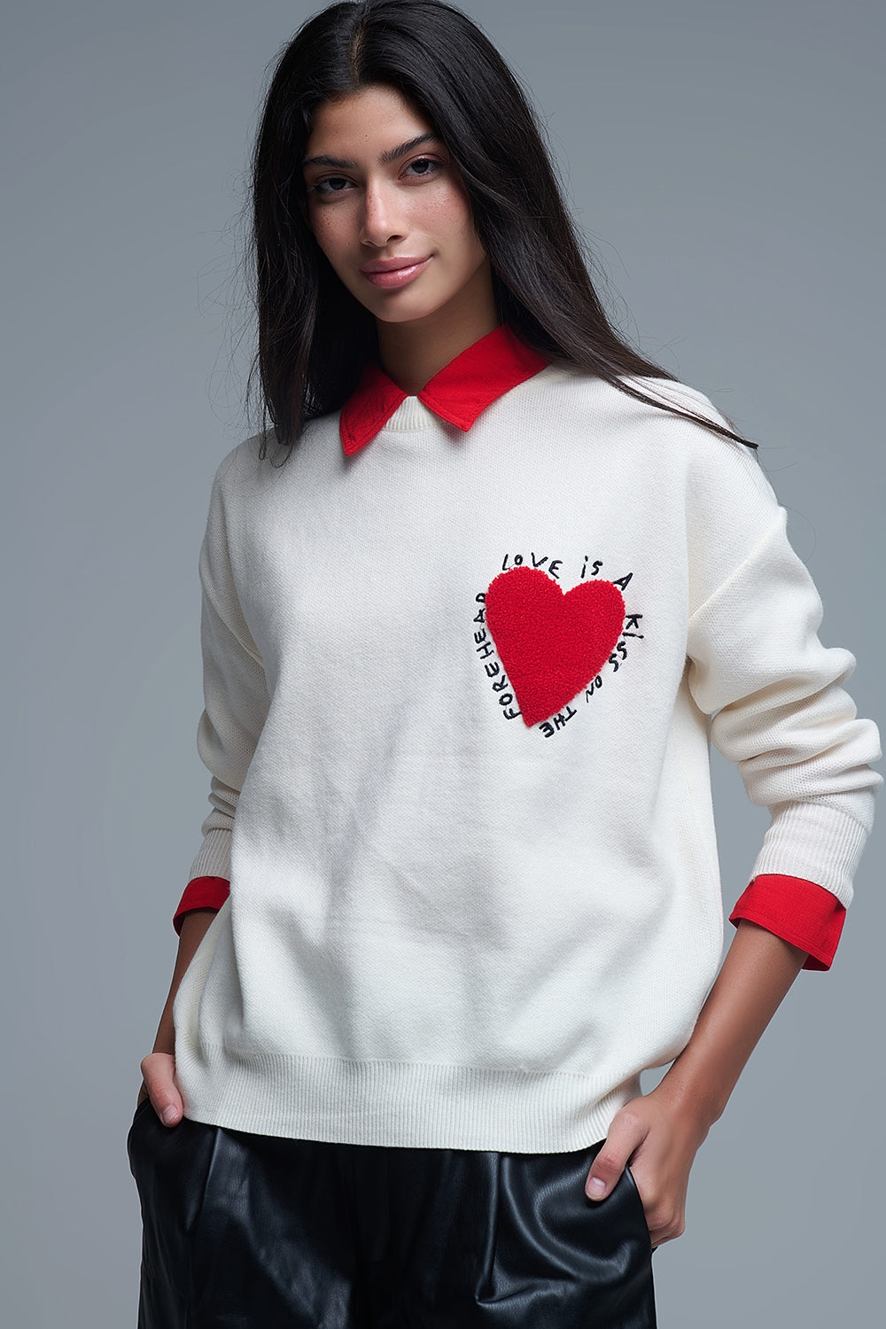 Sudadera De Punto con Corazón Bordado y Texto En Crema Q2