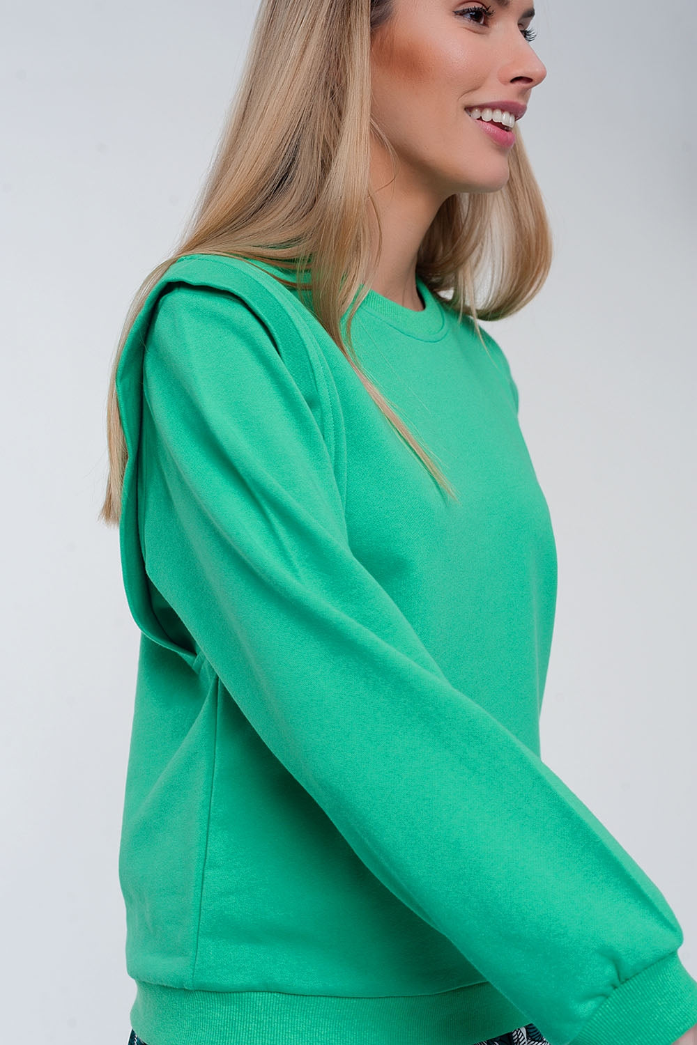 Sudadera estilo boyfriend con detalles llamativos en los hombros Q2