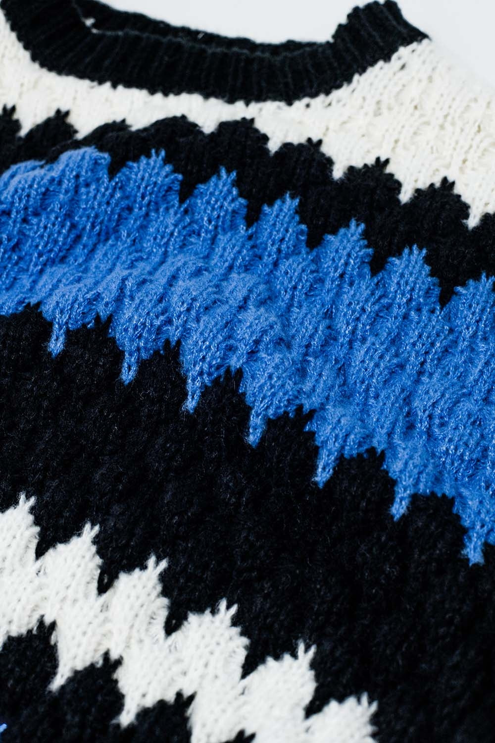 Sueter acogedor azul blanco y negro Q2
