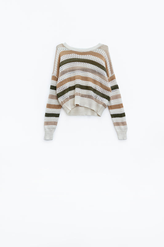 Q2 Suéter blanco de crochet con cuello barco y mangas largas con rayas marrones