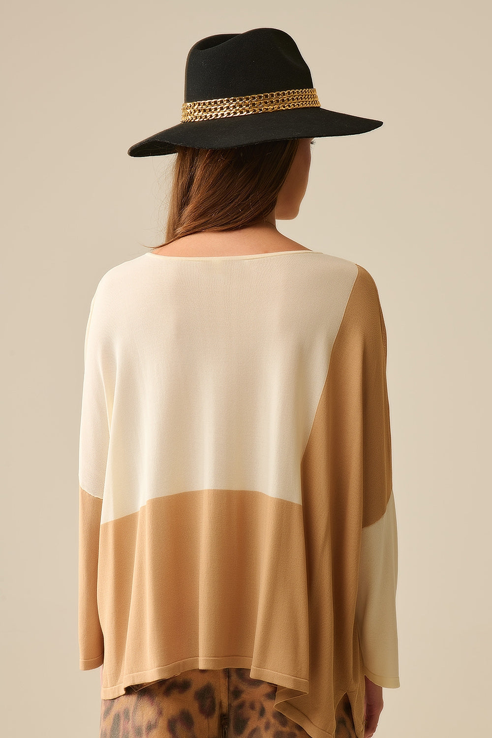 sueter color block con mangas de murcielago En Blanco y camel Q2