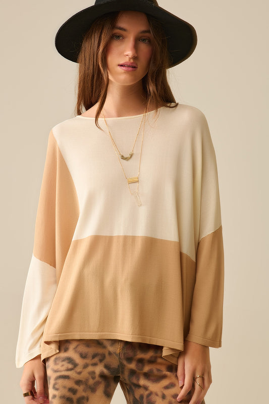 Q2 sueter color block con mangas de murcielago En Blanco y camel