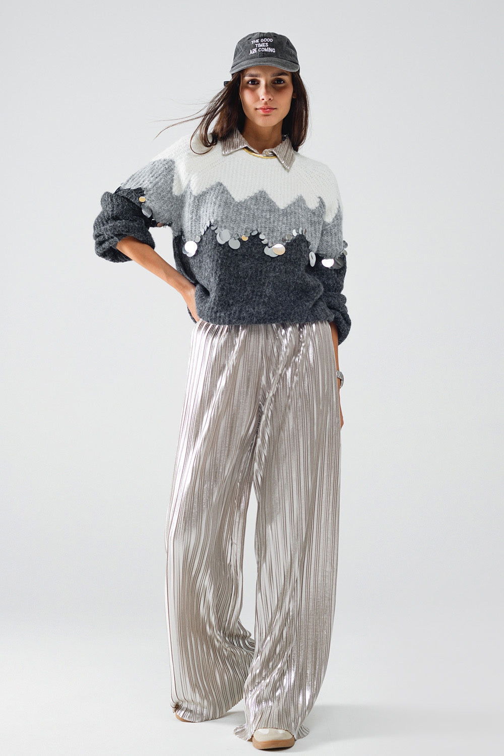 Suéter con diseño de espiga y detalles de lentejuelas en gris Q2