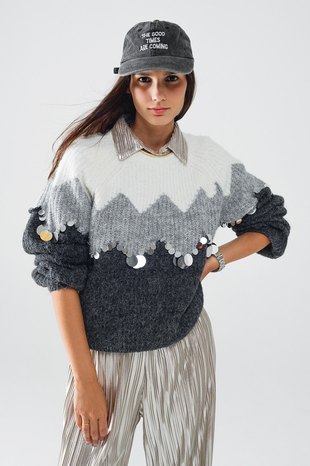Suéter con diseño de espiga y detalles de lentejuelas en gris Q2