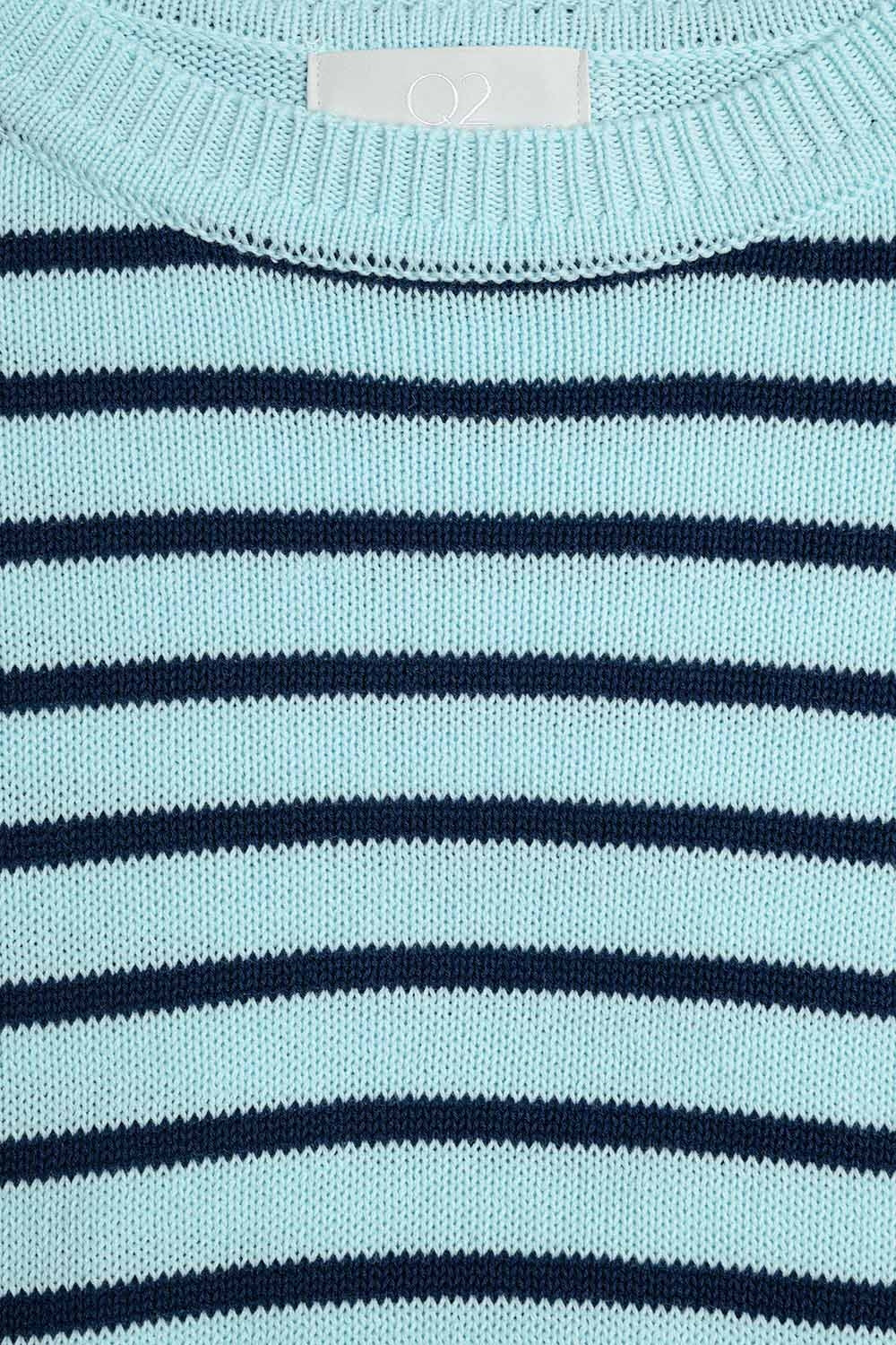Sueter corto verde menta con azul marino negras Q2