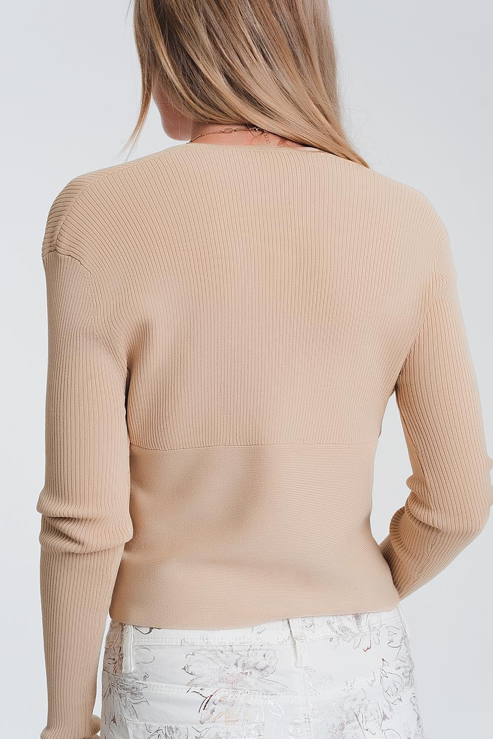 Sueter de canale en beige de cuello pico Q2