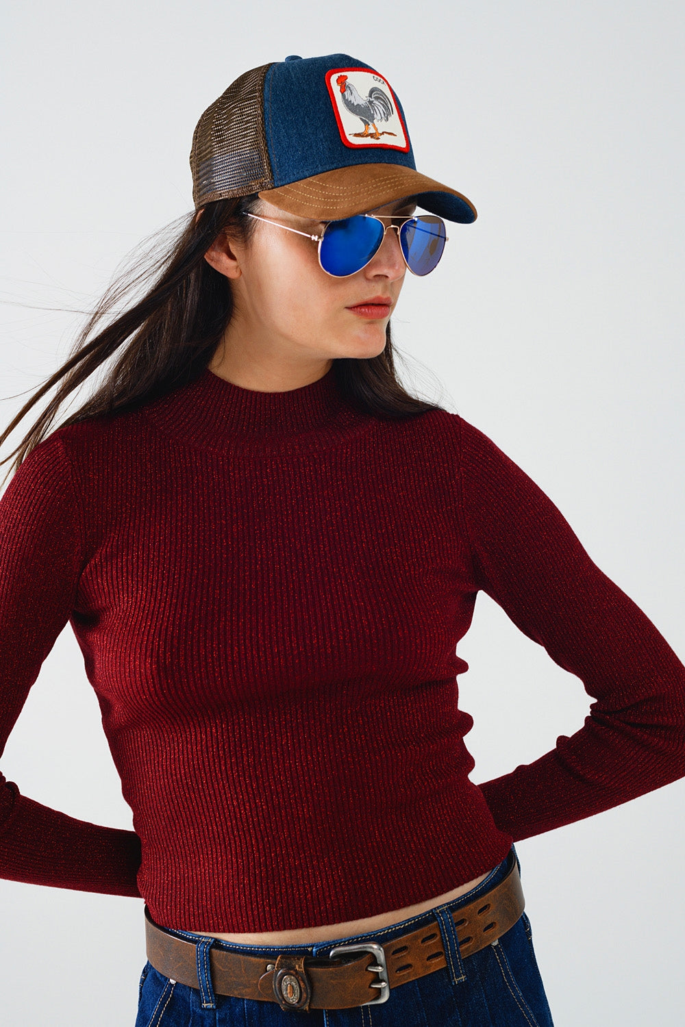 Sueter de cuello alto y manga larga con purpurina roja brillante Q2