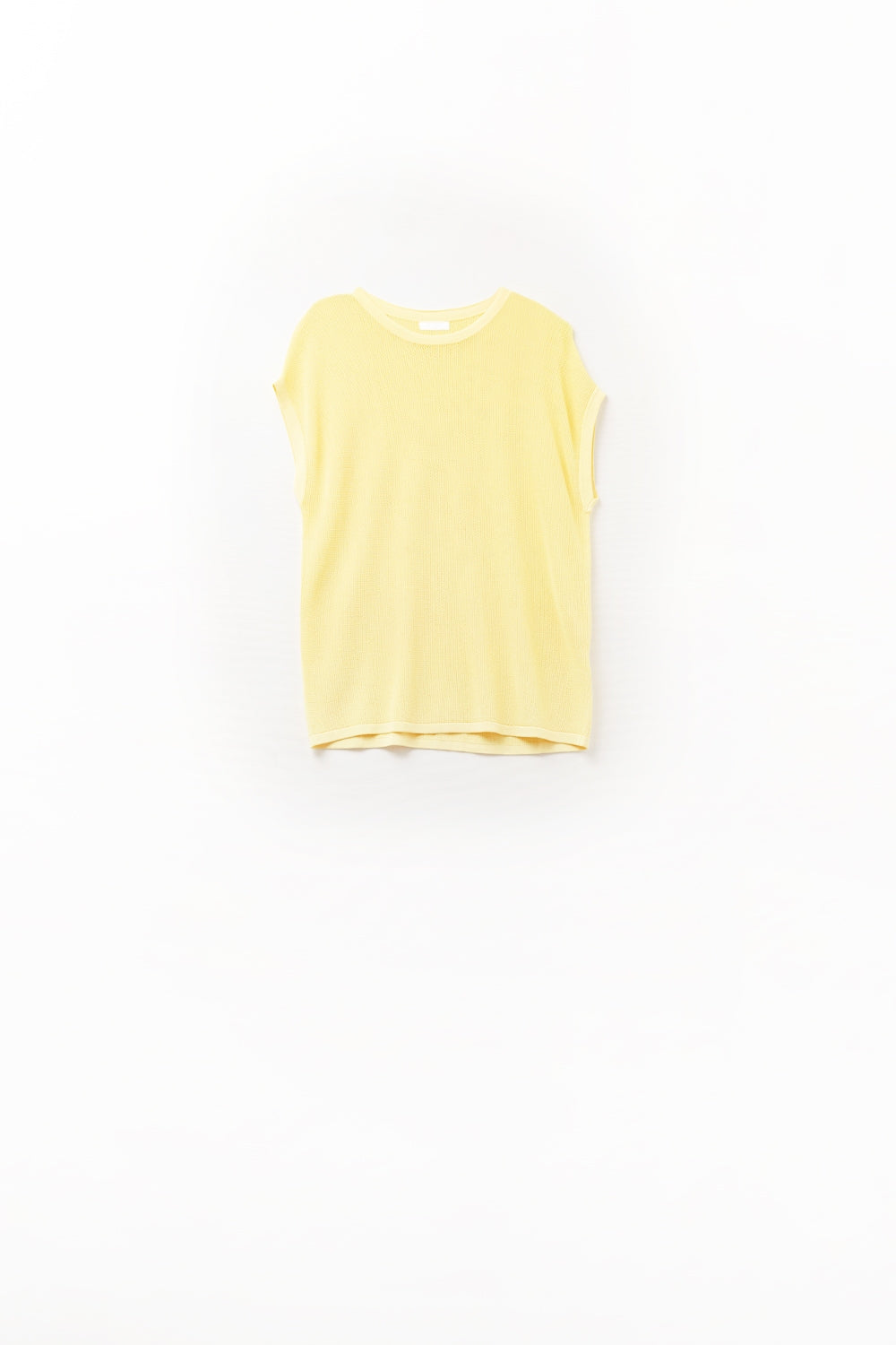 suéter de punto de rejilla en color amarillo Q2