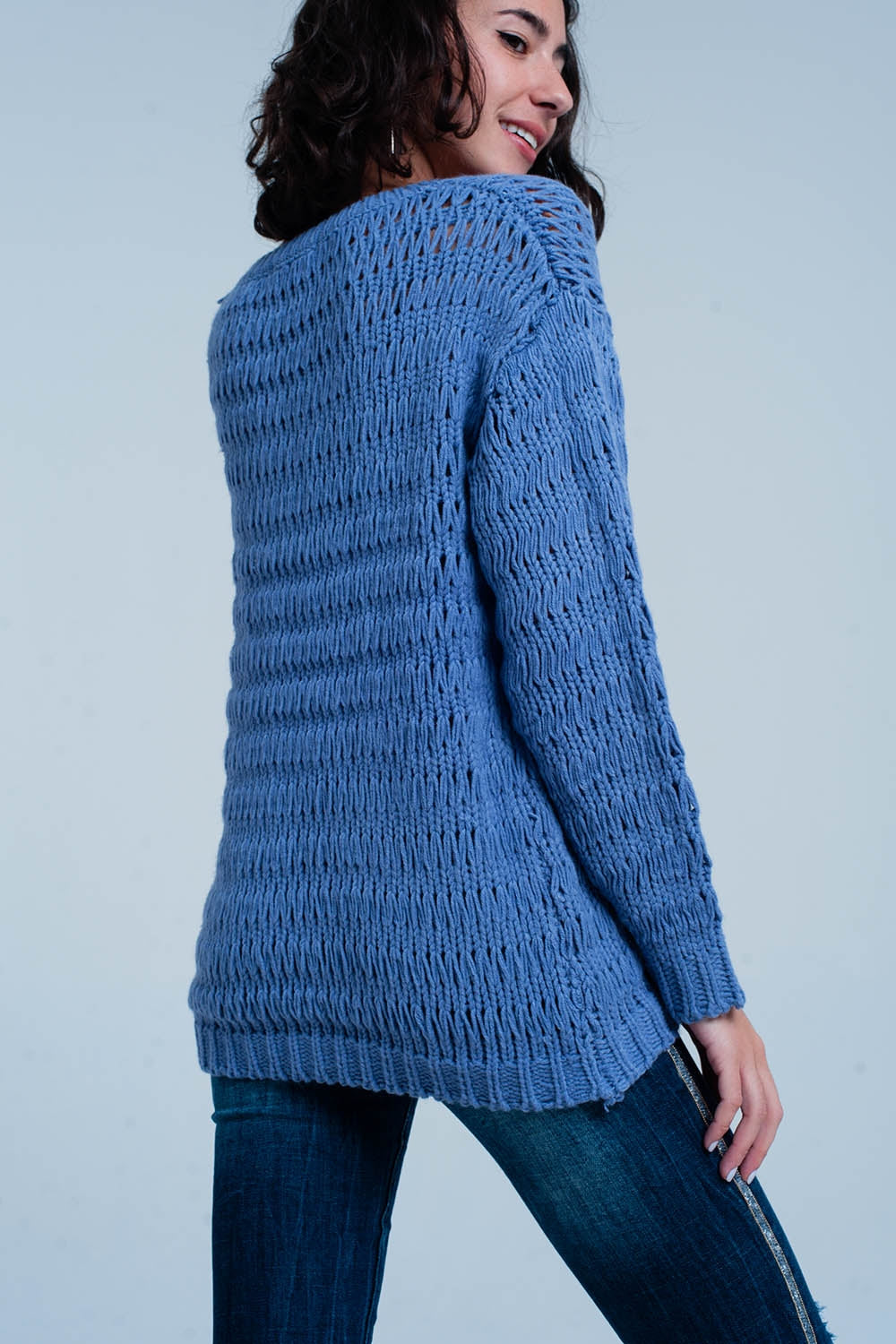Suéter de punto en color azul cuello redondo Q2