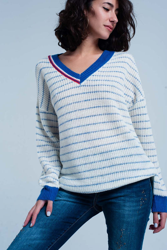 Q2 Suéter de rayas azules con cuello de pico