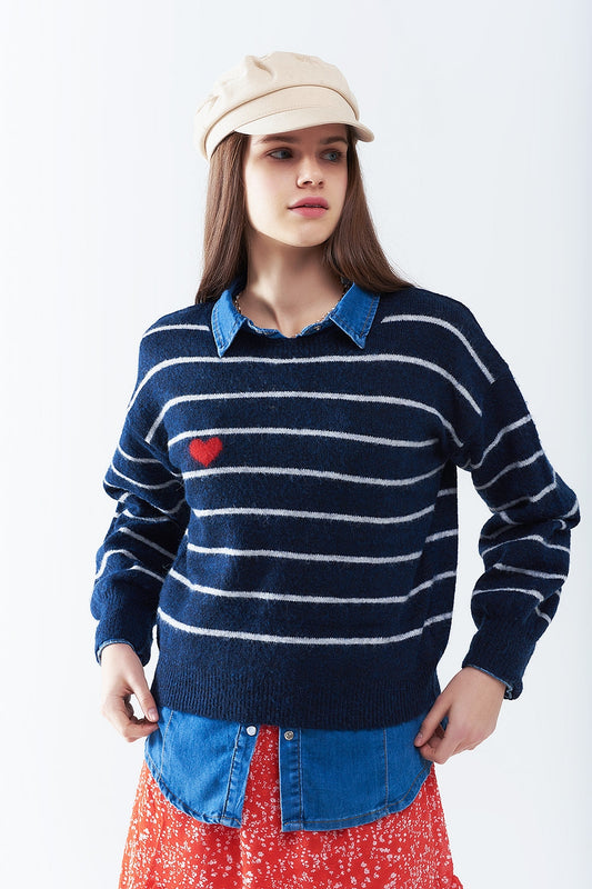 Q2 Suéter de rayas azules con detalle de corazón rojo
