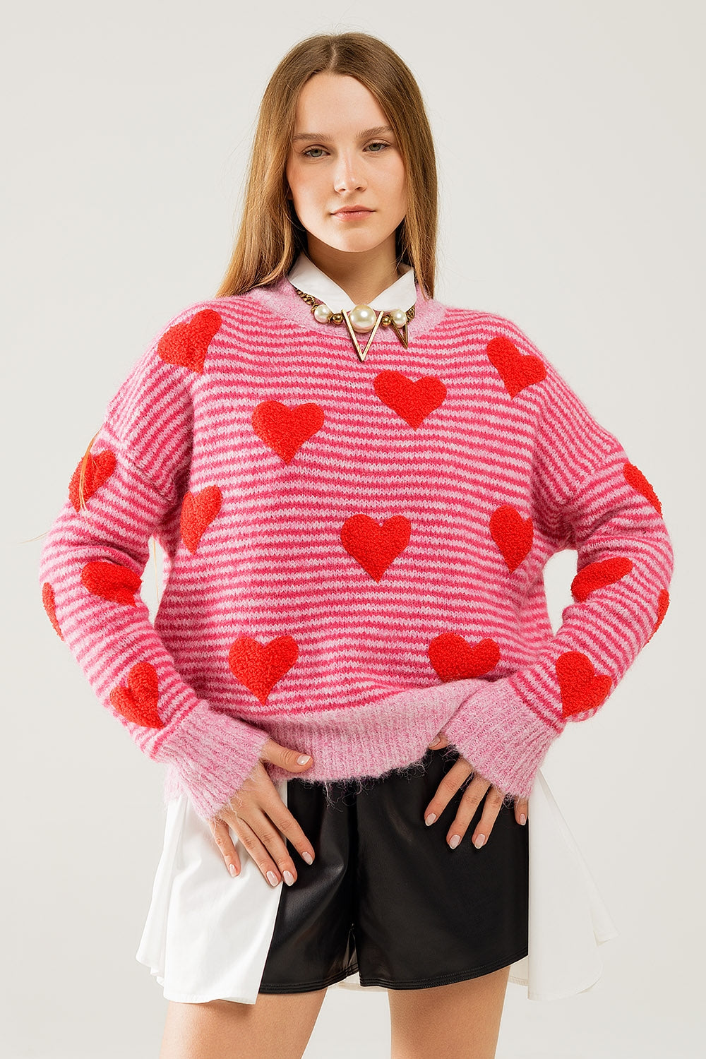 Suéter de rayas rosas con corazones en color rojo Q2