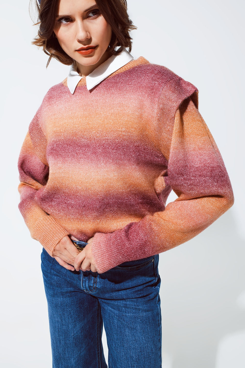 Q2 Suéter en diseño degradado naranja y rojo con cuello redondo y detalles en las mangas