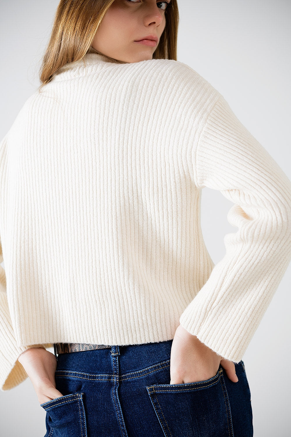 suéter relajado crema acanalado cuello alto Q2