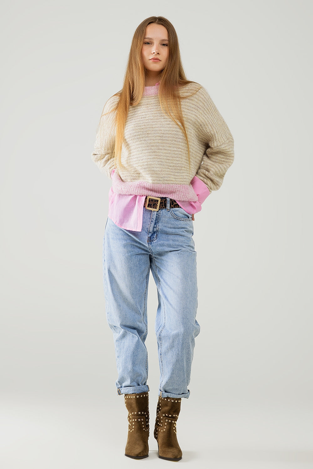 Suéter relajado de rayas en color beige con detalles en rosa Q2