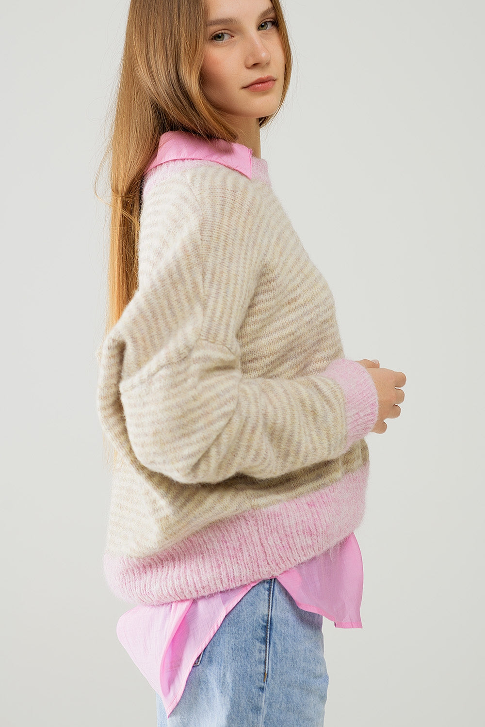 Suéter relajado de rayas en color beige con detalles en rosa Q2