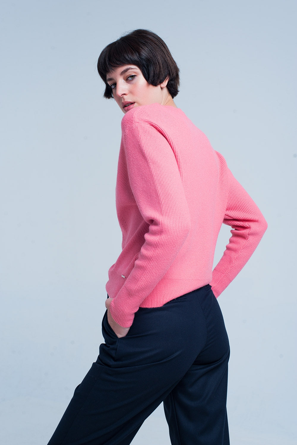 Sueter rosa con cuello redondo motivo a rayado Q2
