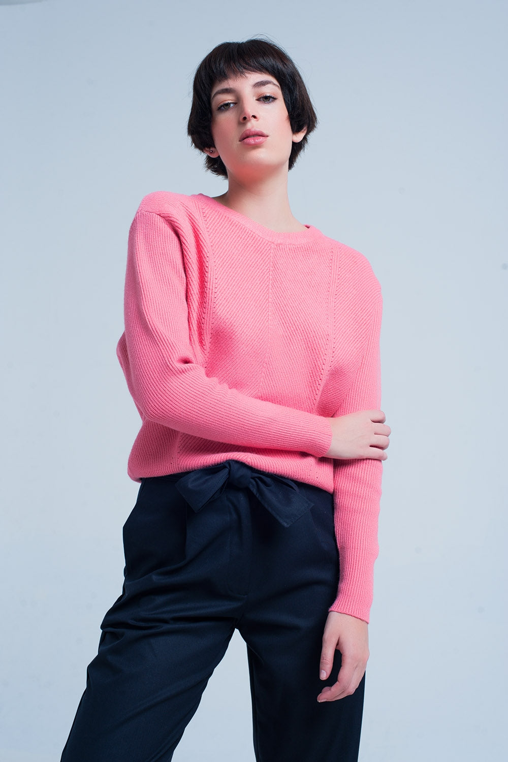 Sueter rosa con cuello redondo motivo a rayado Q2