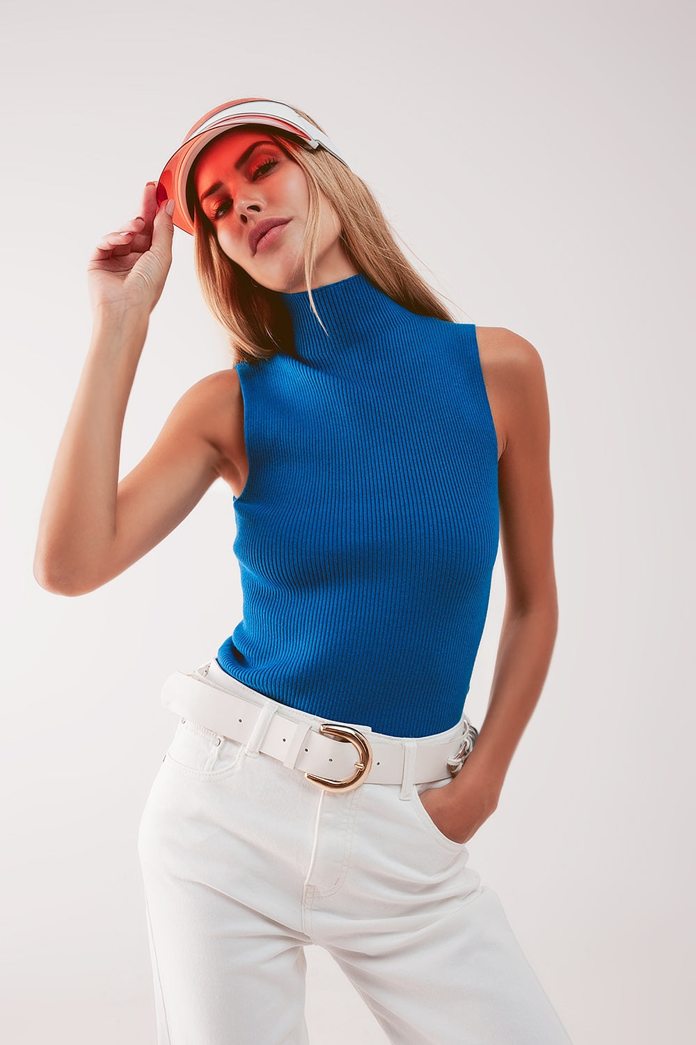 Top azul de punto con cuello alto de punto Q2