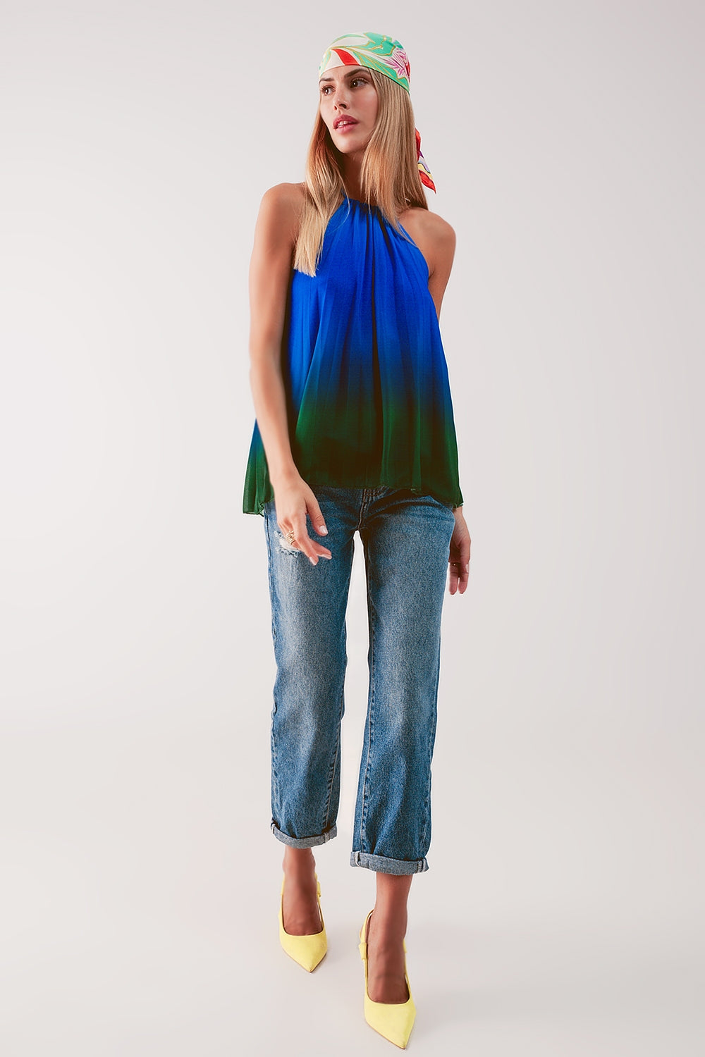 Top azul degradado plisado con cuello alto Q2